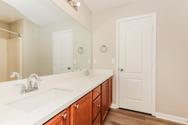 3,310/Mo, 2805 Windcrest Trl Antioch, TN 37013 Main Bathroom View