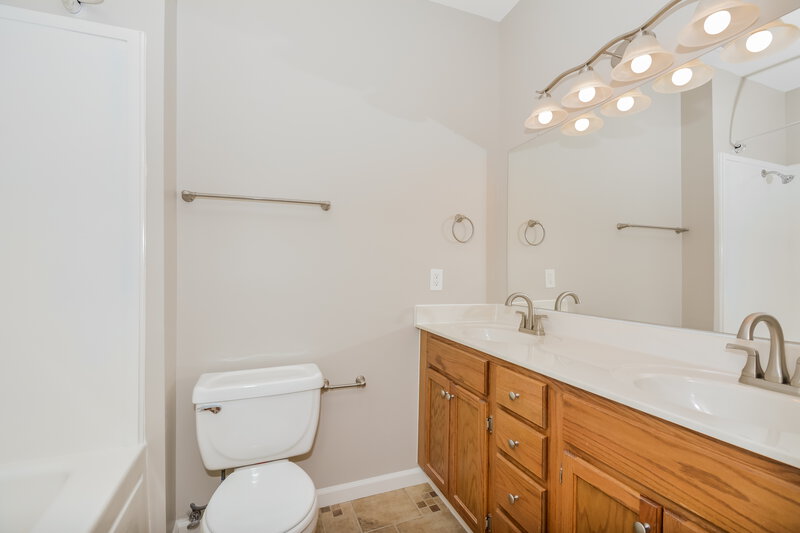 2,745/Mo, 109 Ryan Ct Nashville, TN 37221 Main Bathroom View