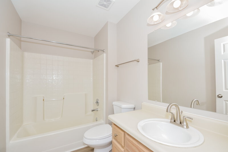 2,745/Mo, 109 Ryan Ct Nashville, TN 37221 Bathroom View