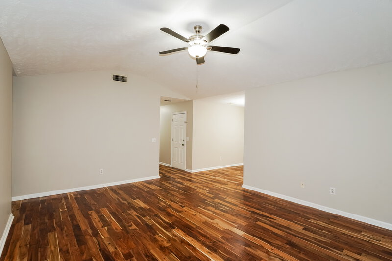 2,530/Mo, 452 Cedar Park Cir La Vergne, TN 37086 Living Room View 2