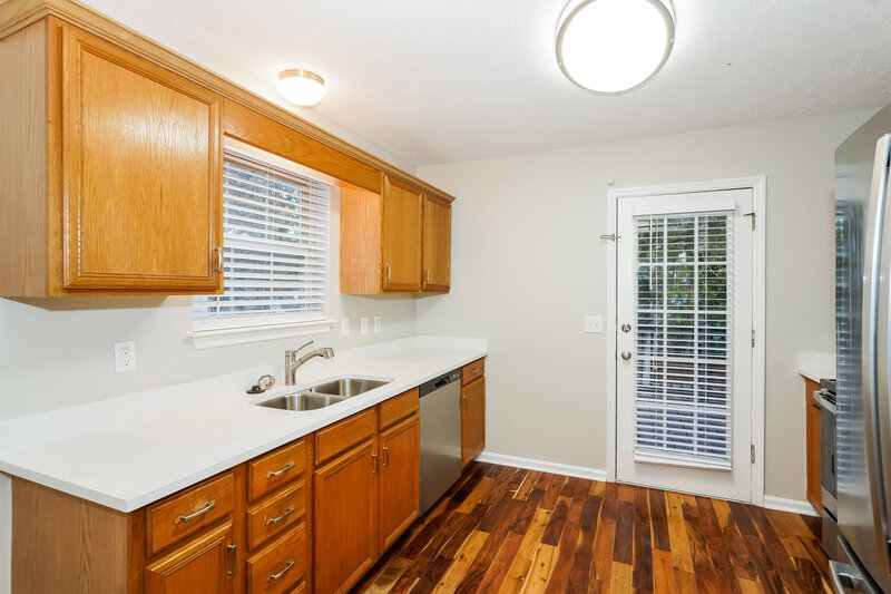 2,530/Mo, 452 Cedar Park Cir La Vergne, TN 37086 Kitchen View 2