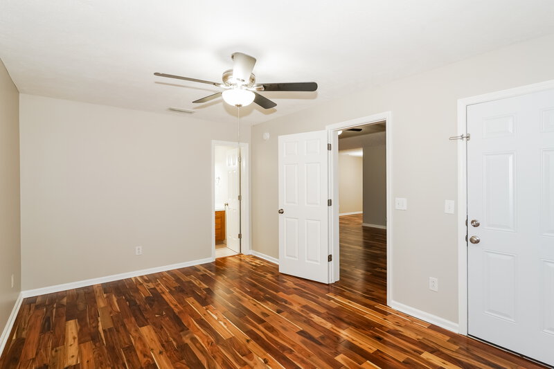 2,530/Mo, 452 Cedar Park Cir La Vergne, TN 37086 Main Bedroom View 2