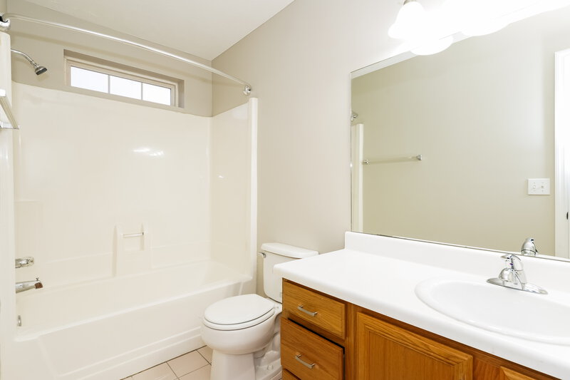 2,530/Mo, 452 Cedar Park Cir La Vergne, TN 37086 Bathroom View