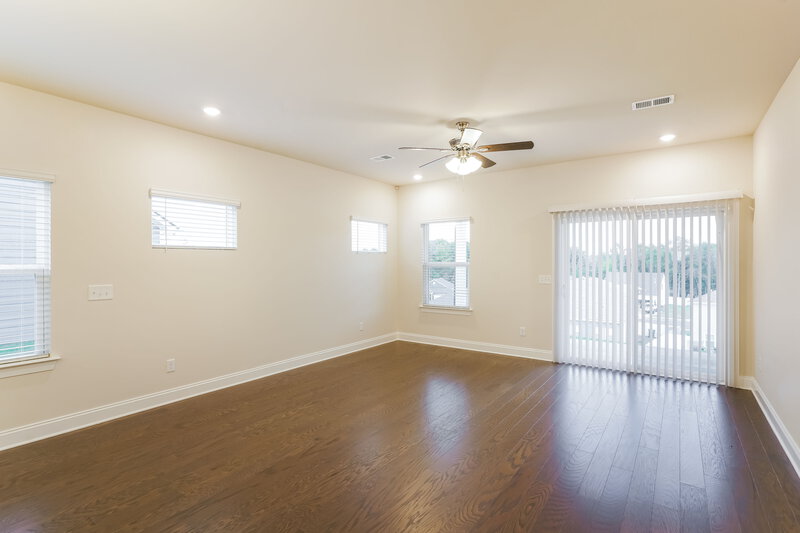 2,550/Mo, 1277 Dutch Peak Lebanon, TN 37090 Living Room View 3