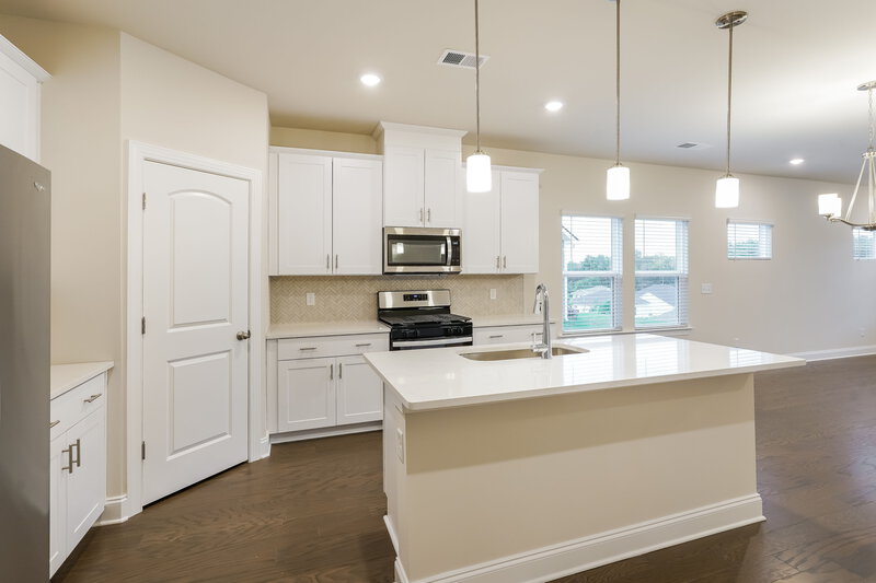 2,550/Mo, 1277 Dutch Peak Lebanon, TN 37090 Kitchen View 2