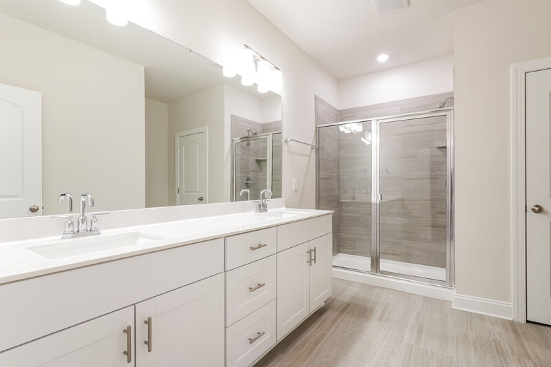 2,550/Mo, 1277 Dutch Peak Lebanon, TN 37090 Main Bathroom View