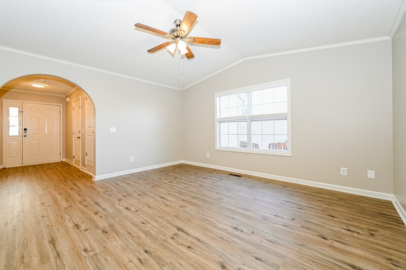 2,475/Mo, 1633 Comanche Run Madison, TN 37115 Living Room View
