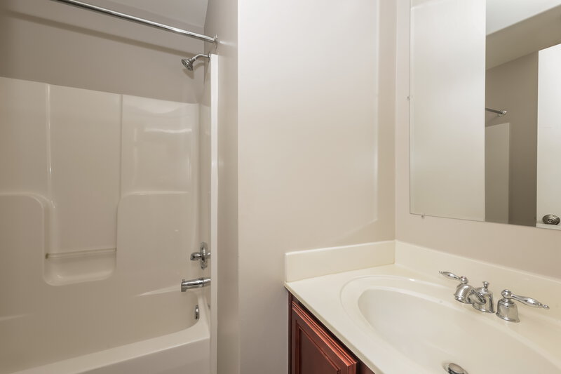 2,060/Mo, 1500 Saddle Vw Mount Juliet, TN 37122 Bathroom View