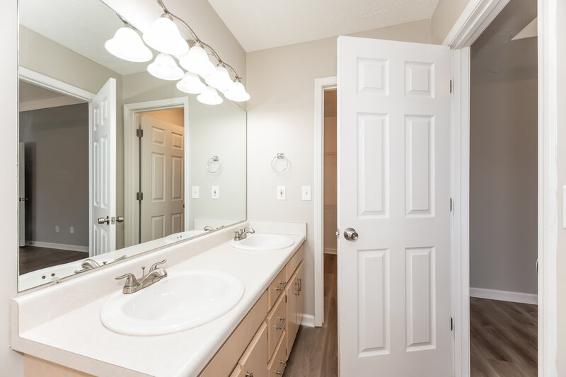2,475/Mo, 2813 Meadow Gln Mount Juliet, TN 37122 Main Bathroom View