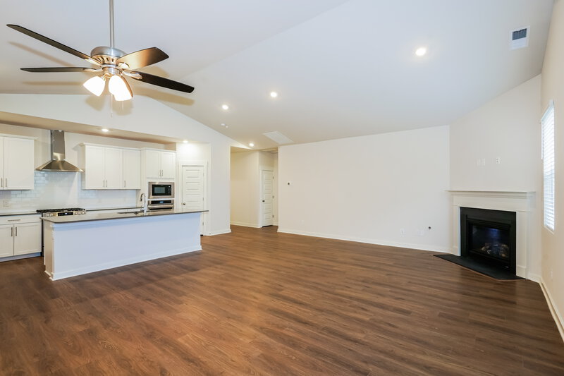 2,905/Mo, 607 Snap Dragon Ln Hendersonville, TN 37075 Living Room View