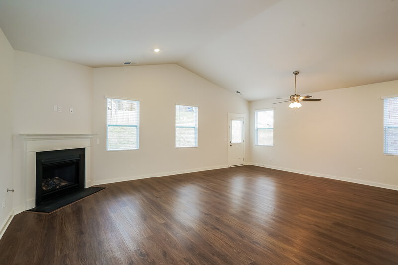 2,905/Mo, 607 Snap Dragon Ln Hendersonville, TN 37075 Living Room View 2