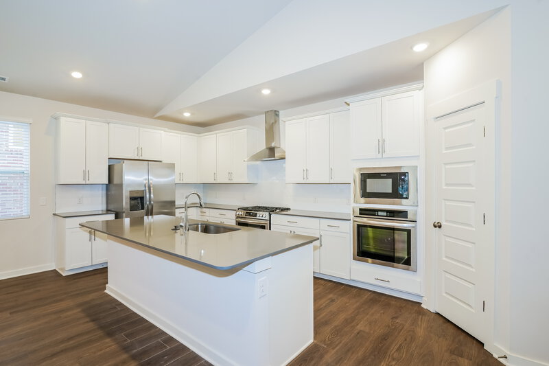 2,905/Mo, 607 Snap Dragon Ln Hendersonville, TN 37075 Kitchen View