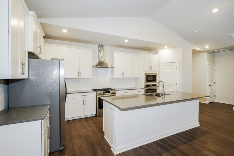 2,905/Mo, 607 Snap Dragon Ln Hendersonville, TN 37075 Kitchen View 2