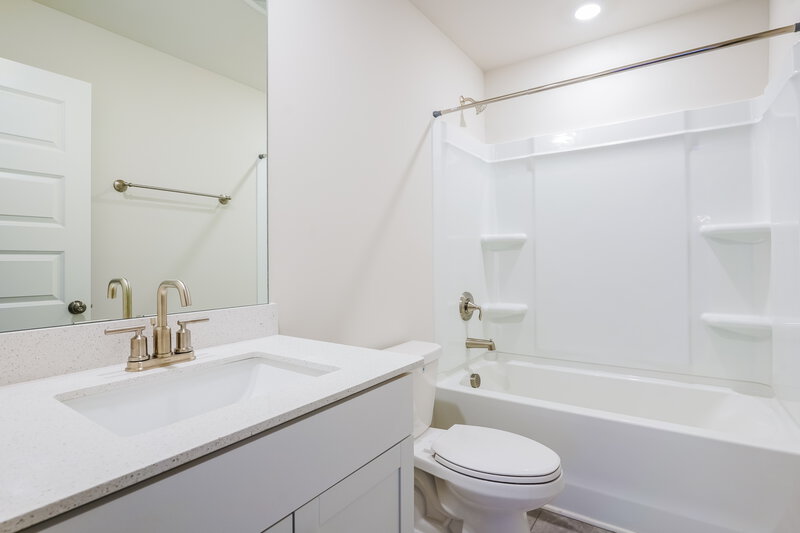 2,905/Mo, 607 Snap Dragon Ln Hendersonville, TN 37075 Bathroom View