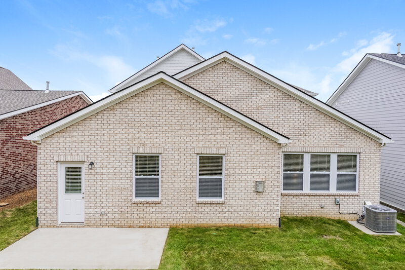 2,905/Mo, 607 Snap Dragon Ln Hendersonville, TN 37075 Rear View