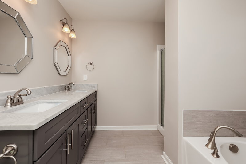 3,360/Mo, 1002 Chisolm Trl Goodlettsville, TN 37072 Main Bathroom View