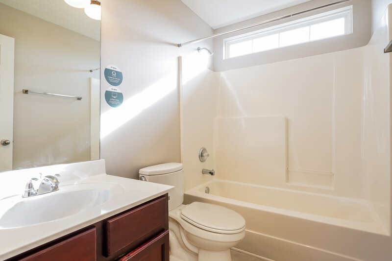 2,050/Mo, 1240 Alandee St Nashville, TN 37214 Bathroom View