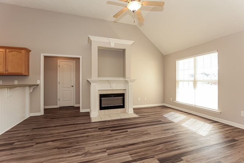 2,060/Mo, 5030 Betsy Ann Ave Murfreesboro, TN 37129 Living Room View 2