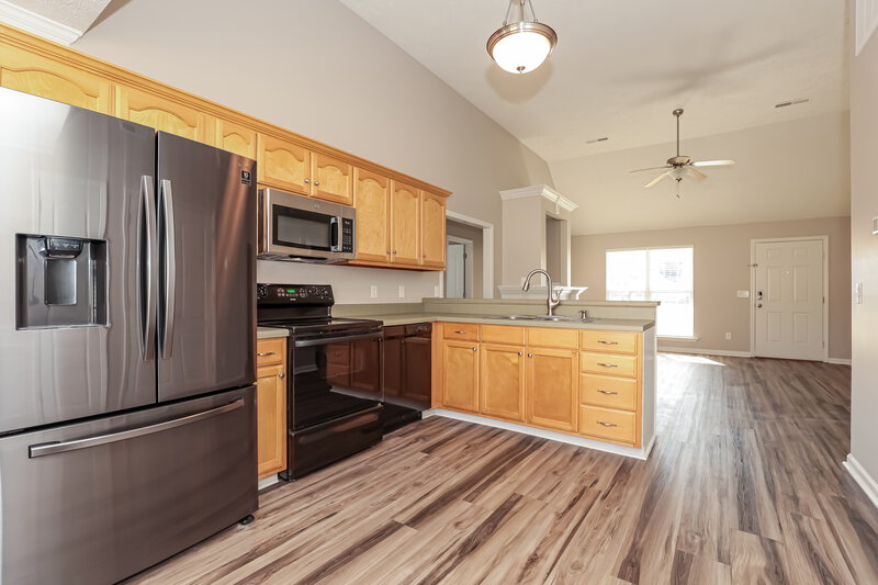 2,060/Mo, 5030 Betsy Ann Ave Murfreesboro, TN 37129 Kitchen View 2