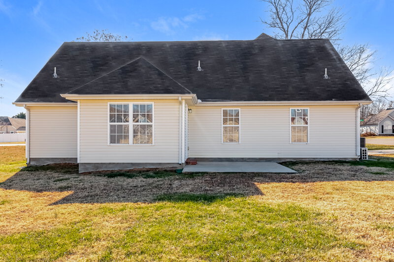 2,060/Mo, 5030 Betsy Ann Ave Murfreesboro, TN 37129 Rear View