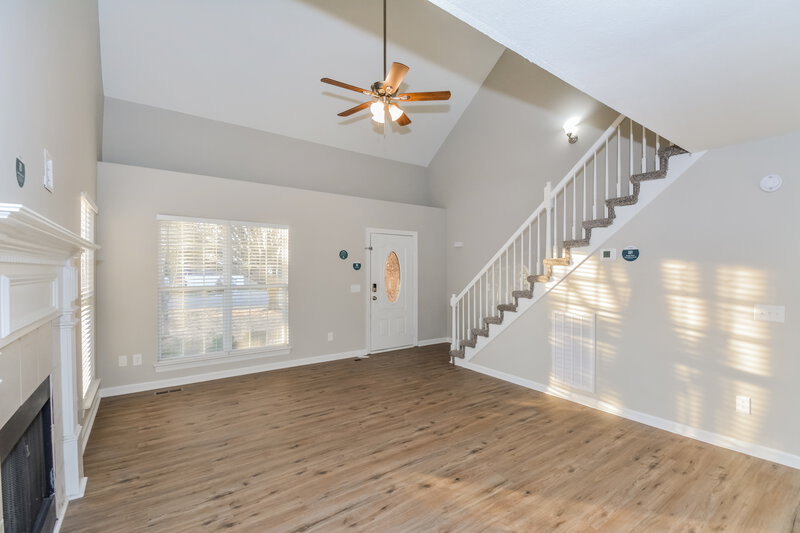 2,250/Mo, 3338 Meadowhill Dr Murfreesboro, TN 37130 Living Room View