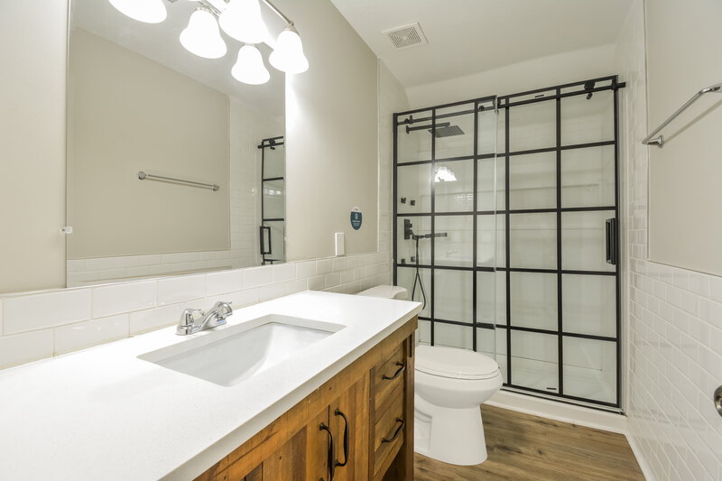 2,250/Mo, 3338 Meadowhill Dr Murfreesboro, TN 37130 Bathroom View