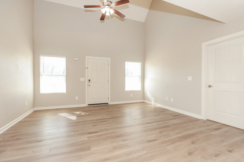 2,050/Mo, 1552 Passage Dr Murfreesboro, TN 37130 Living Room View 2