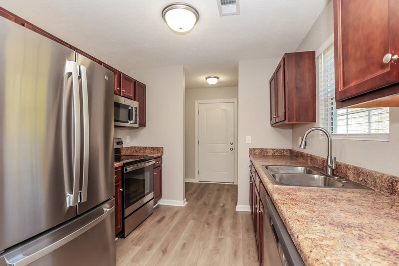 2,050/Mo, 1552 Passage Dr Murfreesboro, TN 37130 Kitchen View 2