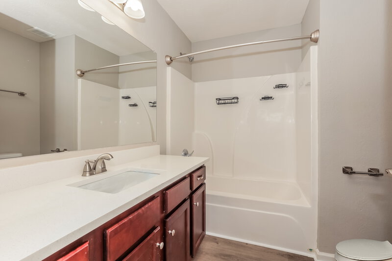 2,050/Mo, 1552 Passage Dr Murfreesboro, TN 37130 Main Bathroom View