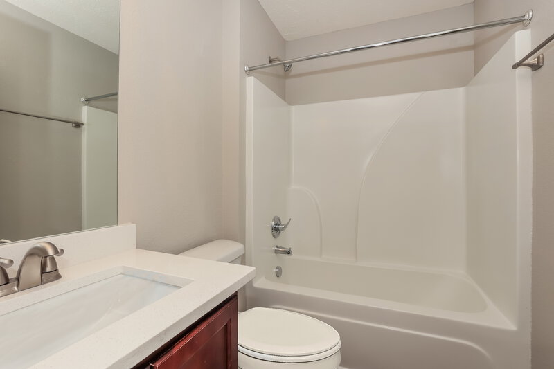 2,050/Mo, 1552 Passage Dr Murfreesboro, TN 37130 Bathroom View