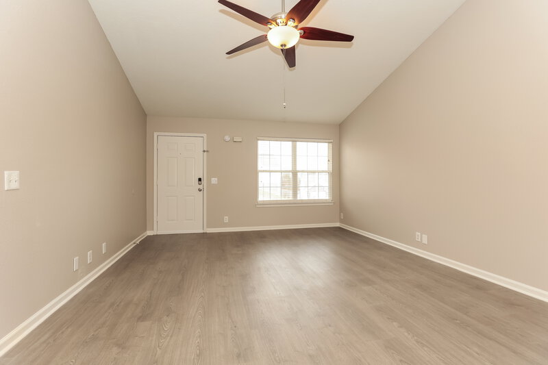 1,810/Mo, 907 Tom Hailey Blvd La Vergne, TN 37086 Living Room View 2