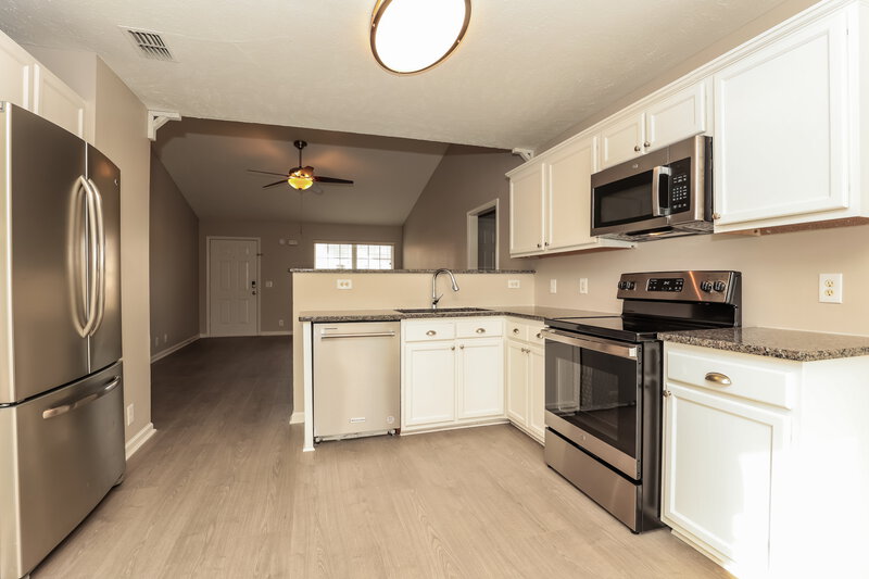 1,810/Mo, 907 Tom Hailey Blvd La Vergne, TN 37086 Kitchen View 2