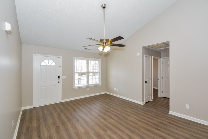 1,925/Mo, 4046 Margo Cir La Vergne, TN 37086 Living Room View