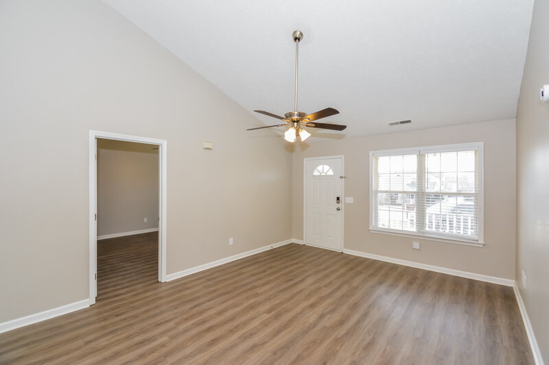 1,925/Mo, 4046 Margo Cir La Vergne, TN 37086 Living Room View 3