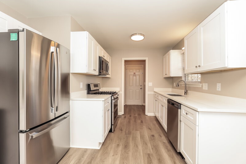 2,150/Mo, 1918 Pecan Ridge Dr Murfreesboro, TN 37128 Kitchen View