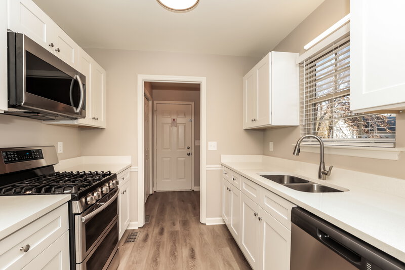 2,150/Mo, 1918 Pecan Ridge Dr Murfreesboro, TN 37128 Kitchen View 2