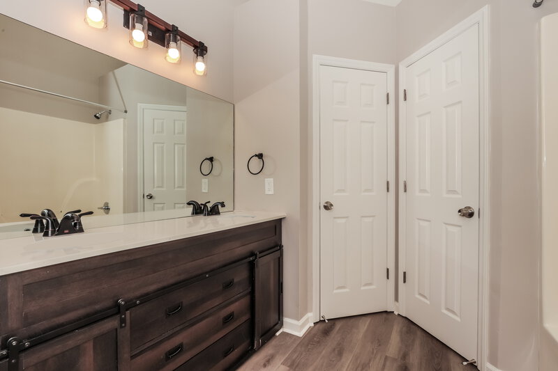 2,150/Mo, 1918 Pecan Ridge Dr Murfreesboro, TN 37128 Main Bathroom View