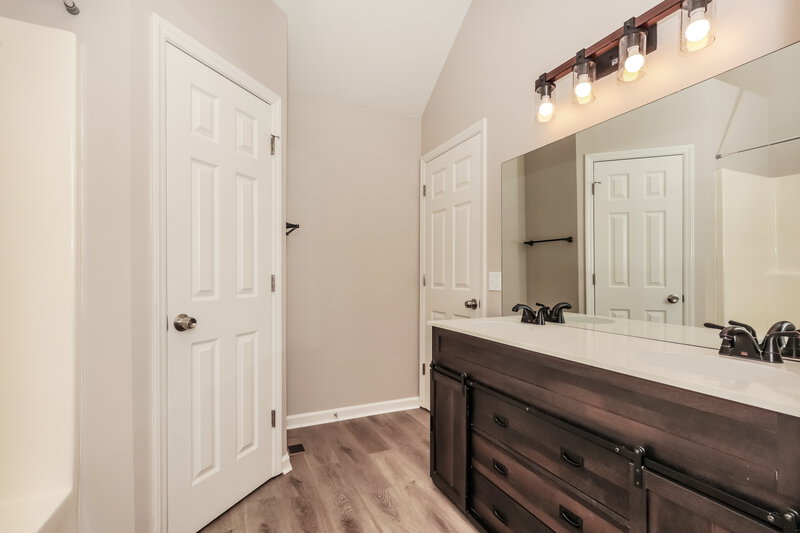 2,150/Mo, 1918 Pecan Ridge Dr Murfreesboro, TN 37128 Main Bathroom View 2