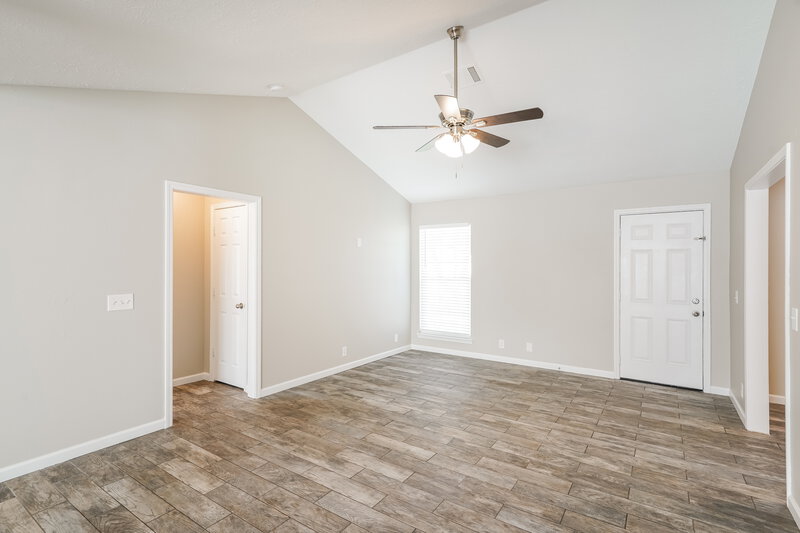 3,010/Mo, 1312 S Hampton Ct Antioch, TN 37013 Living Room View 2