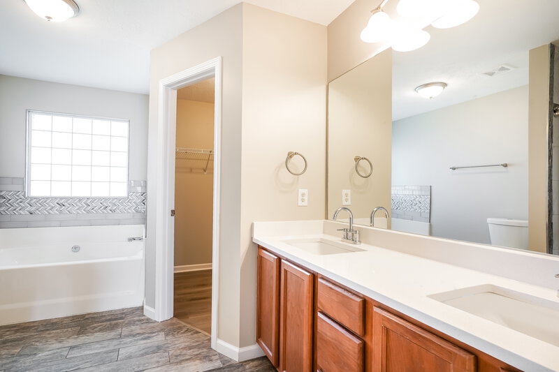 3,010/Mo, 1312 S Hampton Ct Antioch, TN 37013 Main Bathroom View