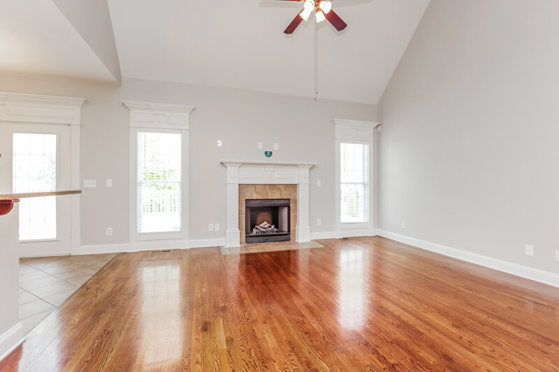 2,505/Mo, 3032 Community Cir Murfreesboro, TN 37128 Living Room View 2