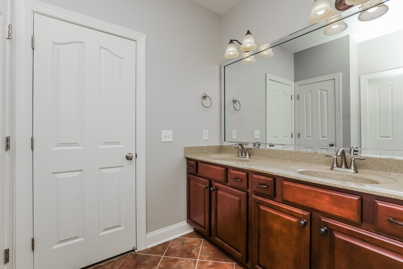 2,505/Mo, 3032 Community Cir Murfreesboro, TN 37128 Main Bathroom View