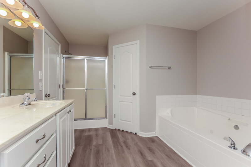 2,535/Mo, 607 Glenties Dr Smyrna, TN 37167 Main Bathroom View