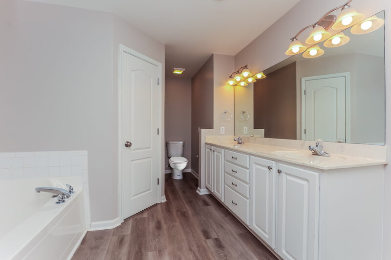 2,535/Mo, 607 Glenties Dr Smyrna, TN 37167 Main Bathroom View 2