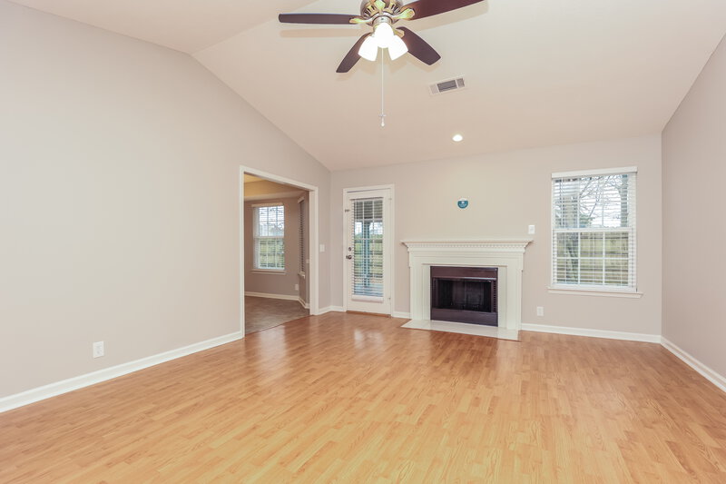 2,050/Mo, 820 Winchester Close Antioch, TN 37013 Living Room View 2