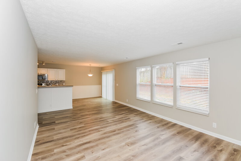 2,650/Mo, 3612 Crossbrooke Dr Nashville, TN 37221 Living Room View 2