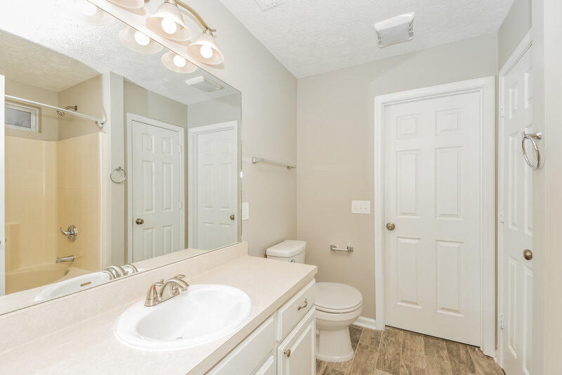 2,650/Mo, 3612 Crossbrooke Dr Nashville, TN 37221 Main Bathroom View