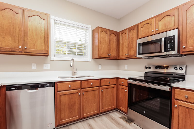 2,395/Mo, 100 Oak Meadow Ct Hendersonville, TN 37075 Kitchen View 2