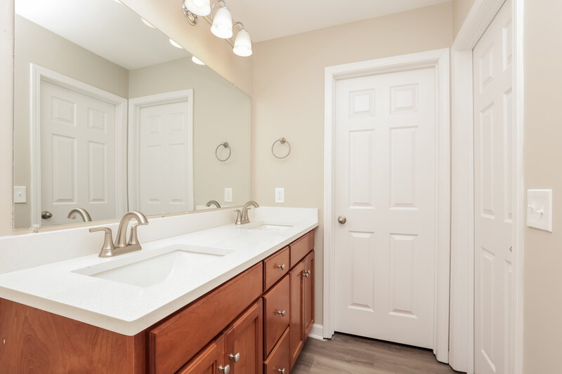 2,395/Mo, 100 Oak Meadow Ct Hendersonville, TN 37075 Main Bathroom View 2