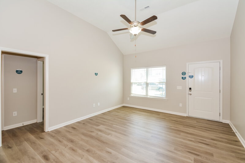 2,045/Mo, 2784 Windwalker Ct Murfreesboro, TN 37128 Living Room View 2